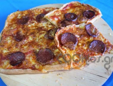 Η συνταγή της ημέρας: Λαδένια με φρέσκια μοτσαρέλα και βουβαλίσιο σαλάμι